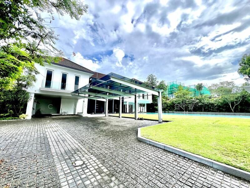 8.9533345 Stunning Gcb with lawn, pool and built in lift for rent