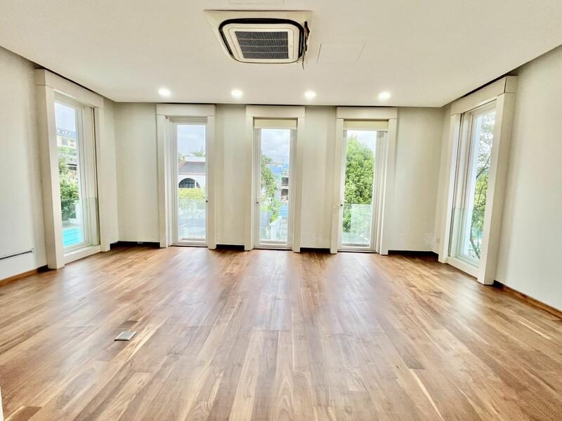 8.9533345 Stunning Gcb with lawn, pool and built in lift for rent — photo 12
