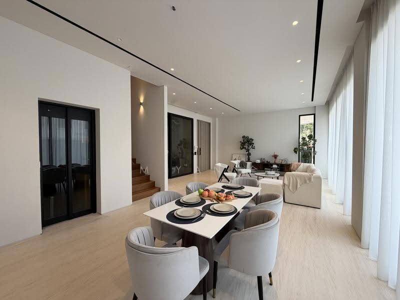 Brand New with Lift & Pool, Modern design with quality Interior & exteror — photo 2