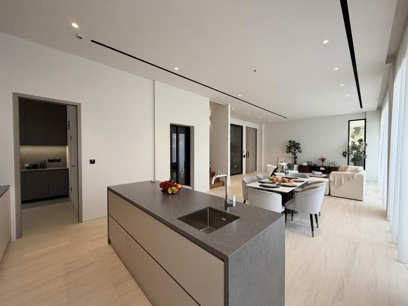 Brand New with Lift & Pool, Modern design with quality Interior & exteror — photo 14