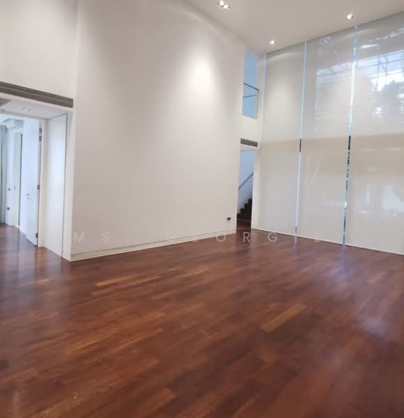 Exclusive Ground Floor Duplex with Private Courtyard & Lap Pool — photo 3
