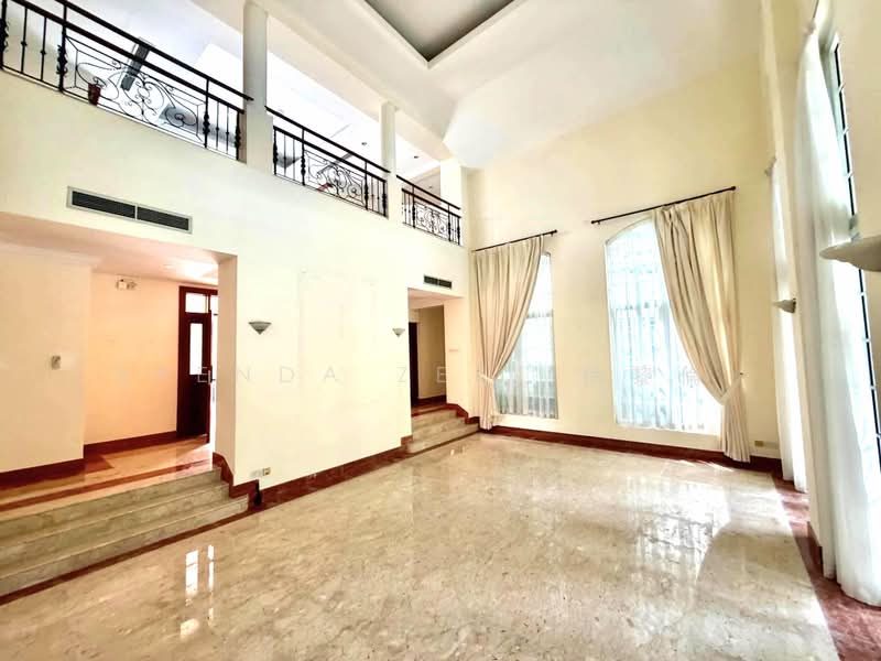BRENDA ZEE ✧ 945O9938 ✧ GCB with Pool in Holland Road vicinity