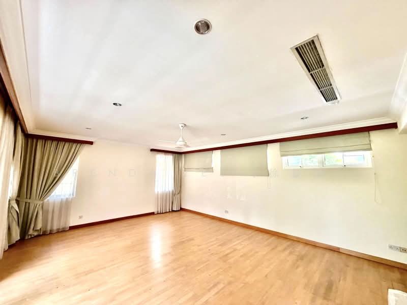 BRENDA ZEE ✧ 945O9938 ✧ GCB with Pool in Holland Road vicinity — photo 10