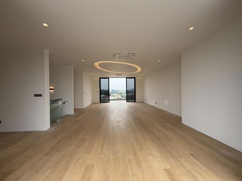 Brand New & Luxury, 5 levels with Lift & Pool, grand living hall with super high ceiling — photo 17