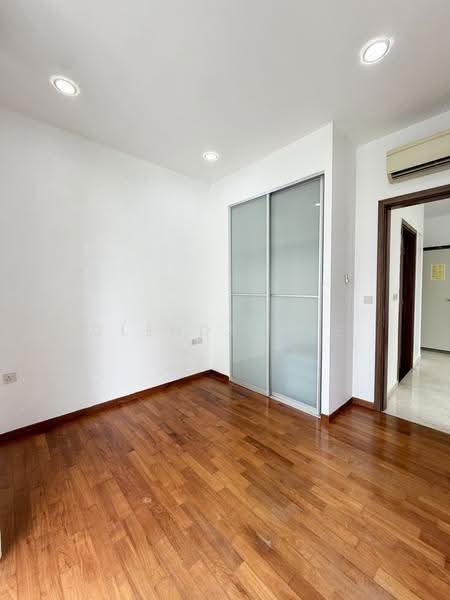Ocean Front Suites — photo 4