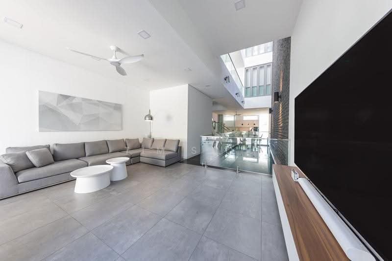 Modern Terrace with Indoor pool — photo 4
