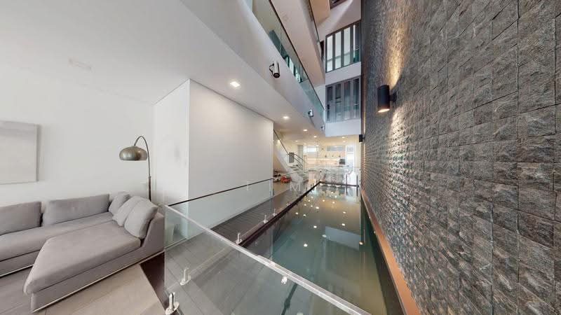 Modern Terrace with Indoor pool — photo 8