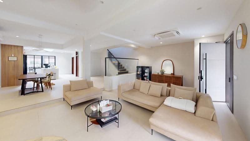 Beautifully Renovated 2sty Terrace