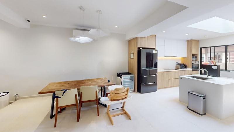 Beautifully Renovated 2sty Terrace — photo 2
