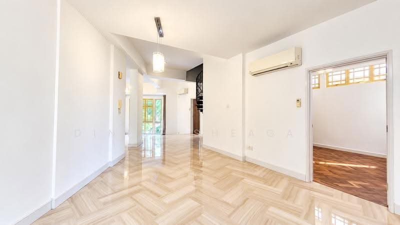 Orange Regency — photo 2