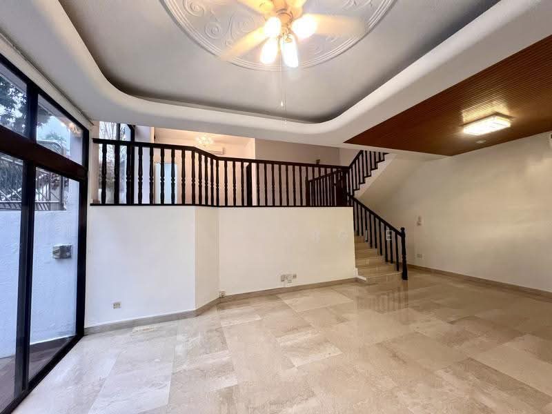 Charming Renovated Corner Semi-Detached at Coronation Rd.1km to Nanyang Primary & Raffles Girls Pri — photo 2