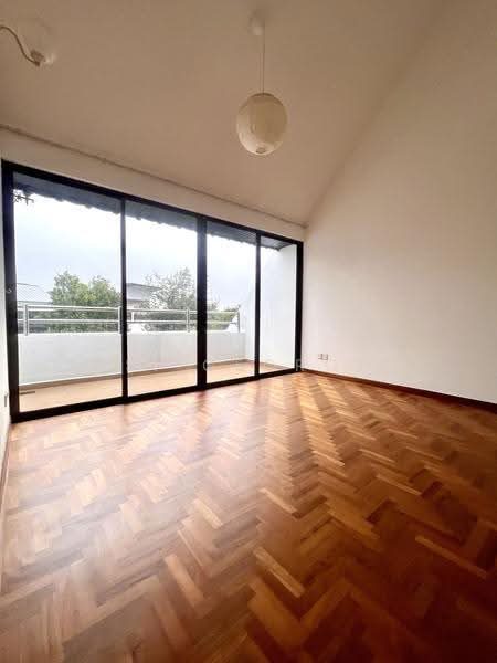 Charming Renovated Corner Semi-Detached at Coronation Rd.1km to Nanyang Primary & Raffles Girls Pri — photo 8