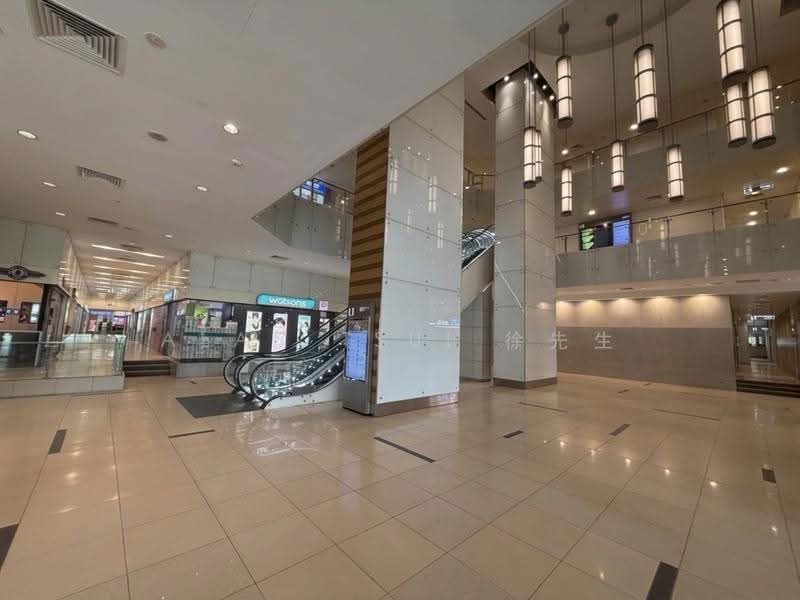 International Plaza — photo 16