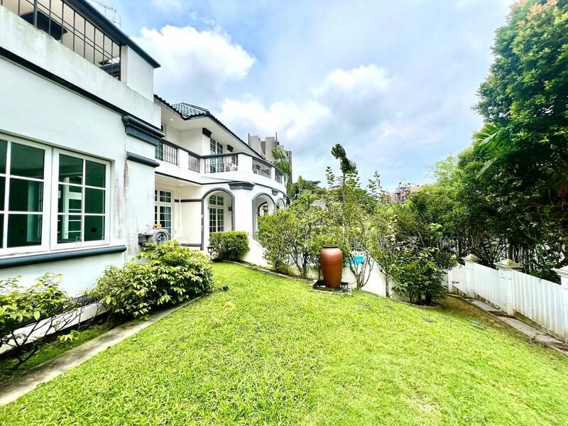 Stunning Good Class Bungalow ✧ Prime District 10 — photo 3