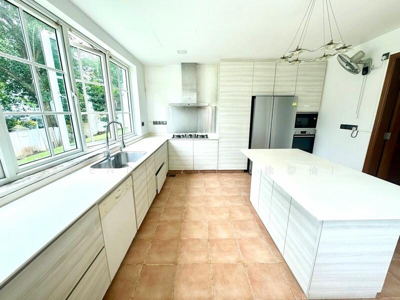 Stunning Good Class Bungalow ✧ Prime District 10 — photo 9