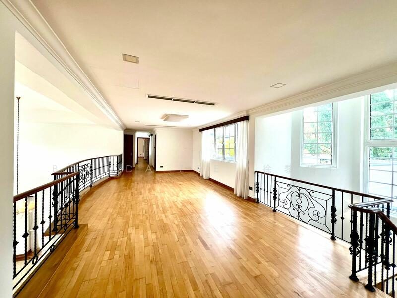Stunning Good Class Bungalow ✧ Prime District 10 — photo 14