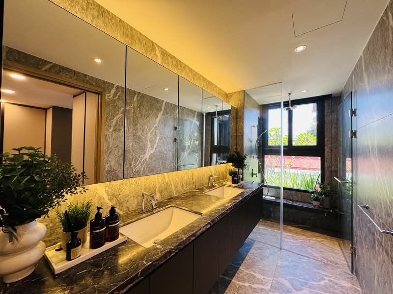 Brand New & freehold with grandeur, 4 Levels with lift, beautiful swimming Pool & landscaping — photo 5