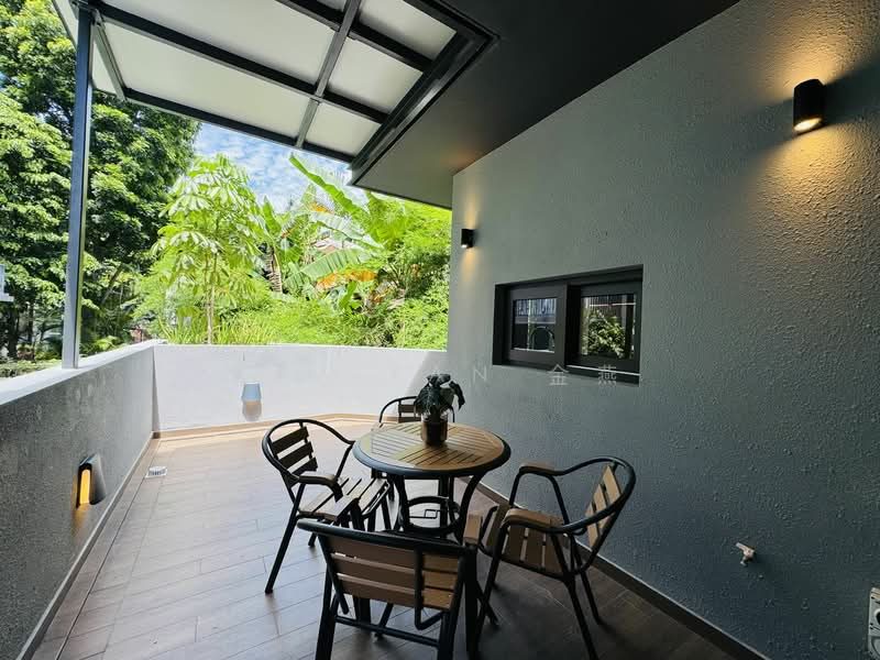 Brand New & freehold with grandeur, 4 Levels with lift, beautiful swimming Pool & landscaping — photo 9